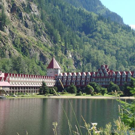 Three Valley Lake Chateau Ревелсток Екстер'єр фото