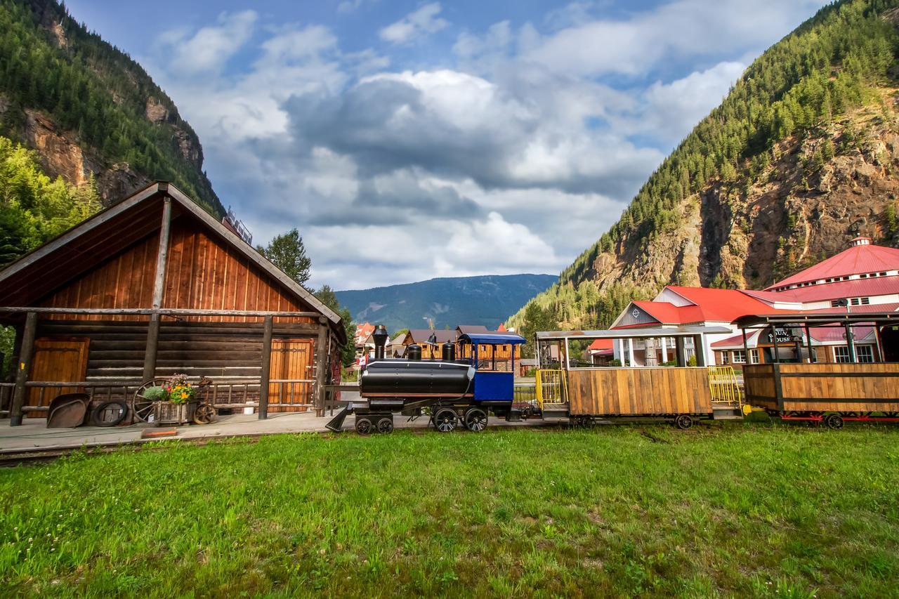 Three Valley Lake Chateau Ревелсток Екстер'єр фото